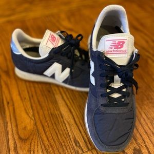 Women’s New Balance 220. Navy. Good condition. Size 7